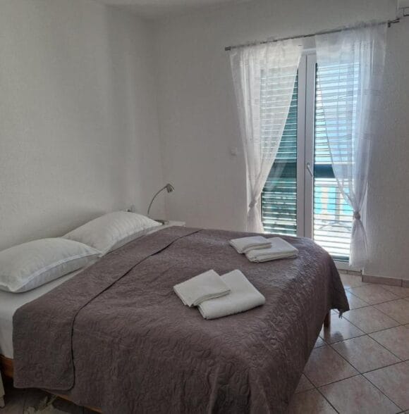Iznajmljivanje soba i apartmana Tisno