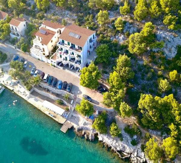 Iznajmljivanje soba i apartmana Tisno